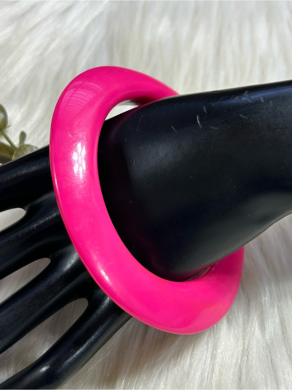 Vintage Hot Pink Resin acrylic Bangle Bracelet - Picture 7 of 8